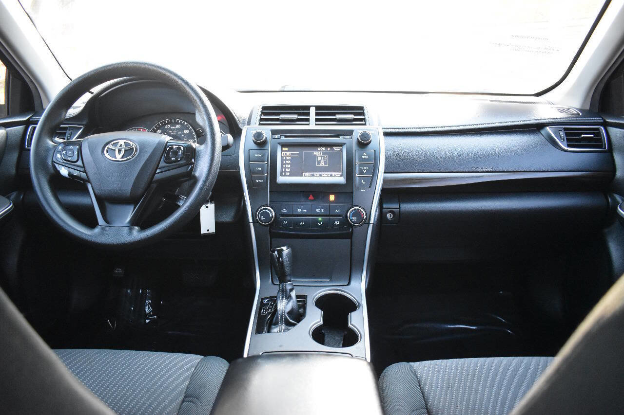 Used 2015 Toyota Camry LE FWD image 17