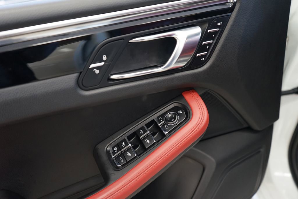 Used 2015 Porsche Macan S w/ Premium Package Plus image 25