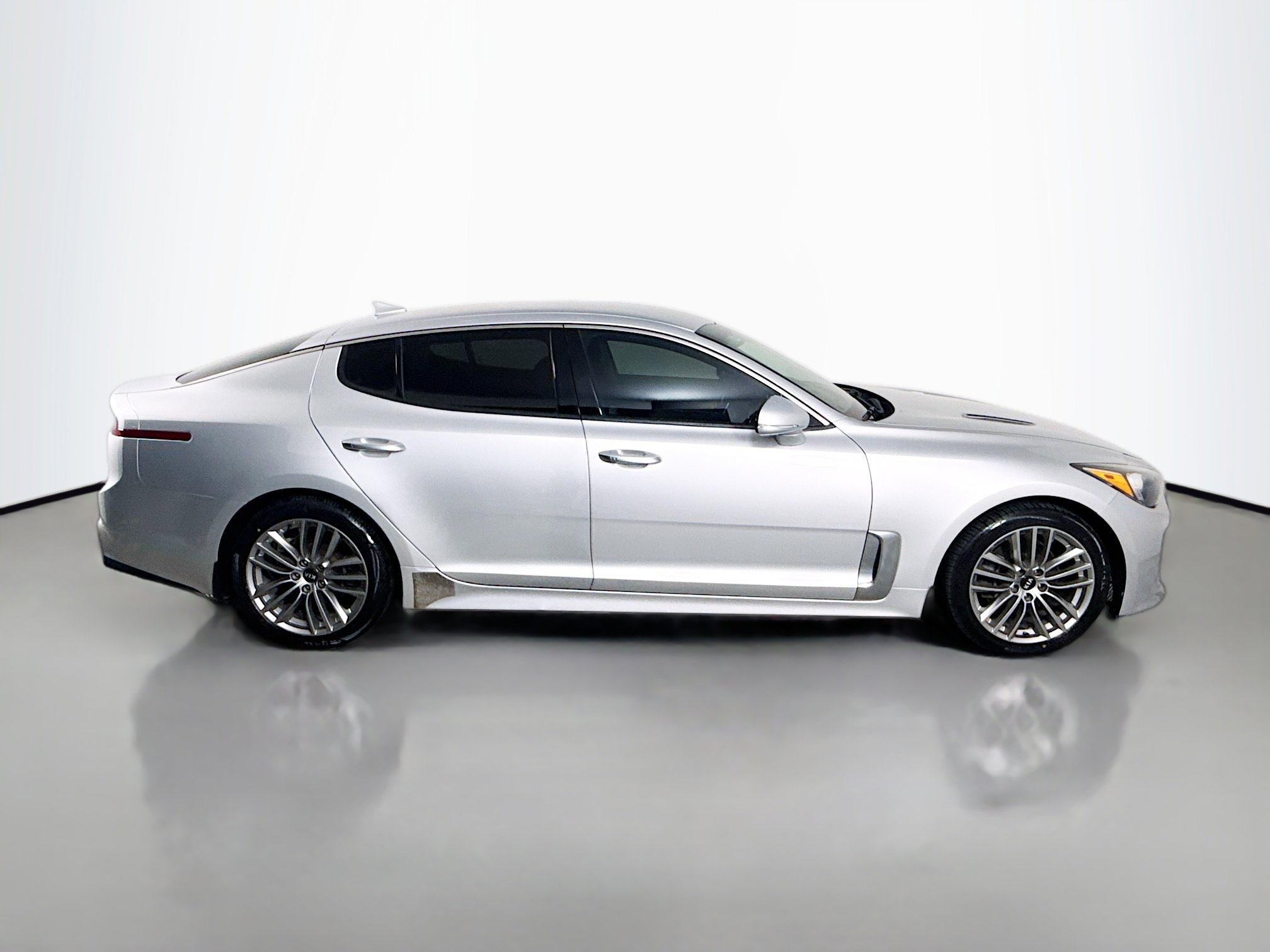 Used 2018 Kia Stinger image 11