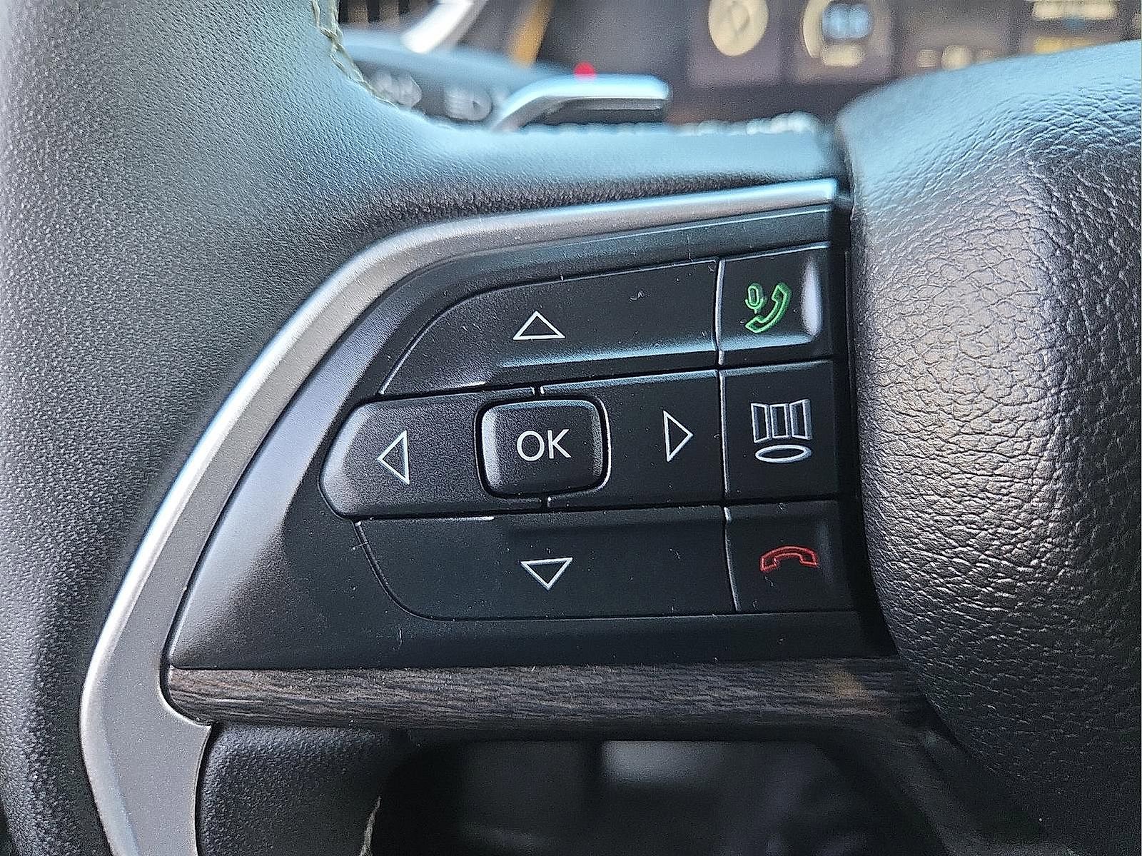 Used 2024 Jeep Grand Cherokee L Limited w/ Black Appearance Package image 20