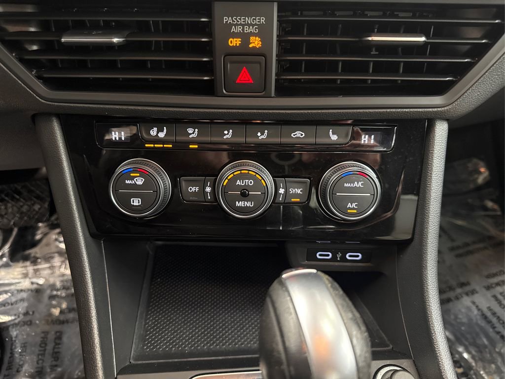 Used 2020 Volkswagen Jetta R-Line w/ R-Line Cold Weather Package image 32