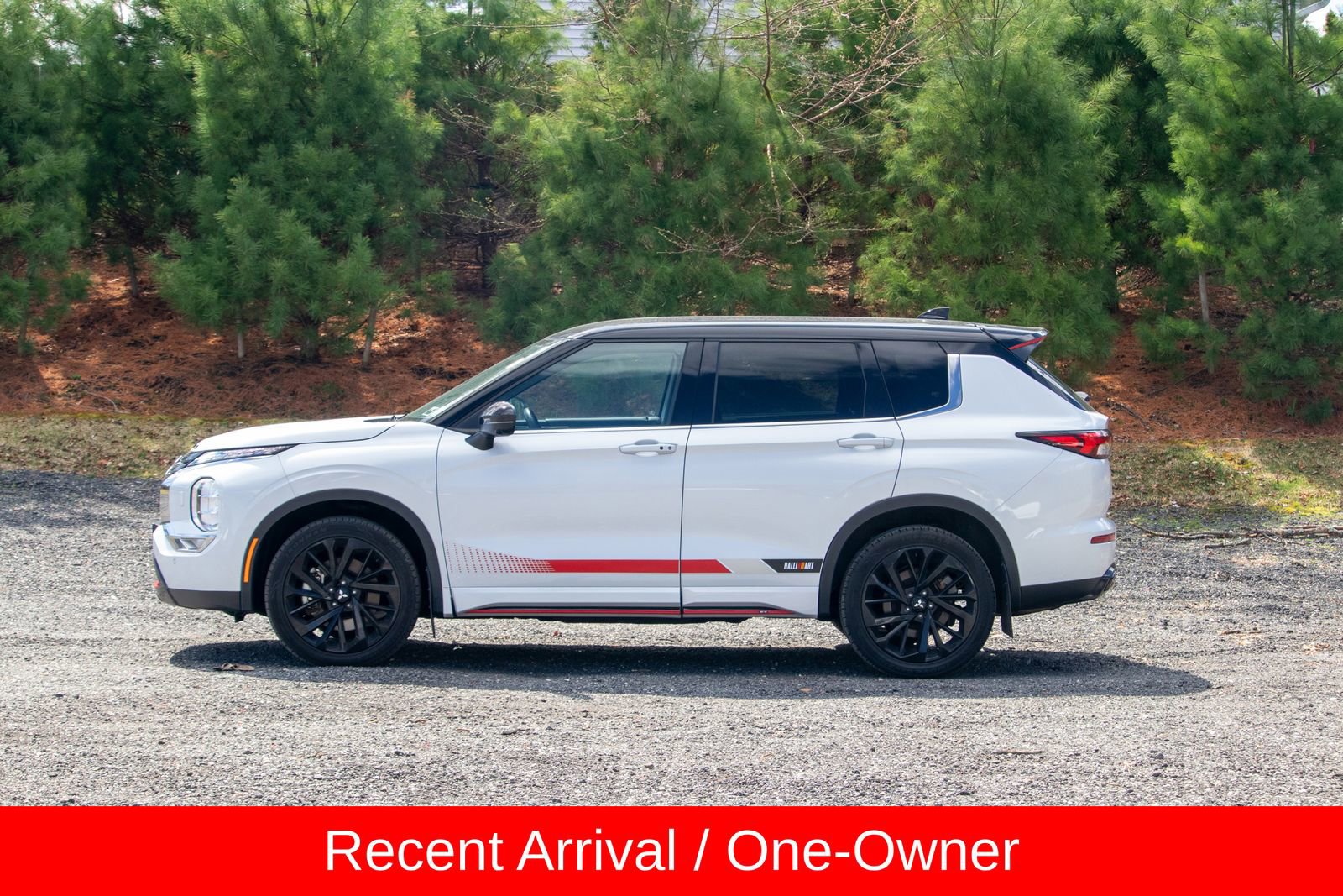 Used 2023 Mitsubishi Outlander SE image 4