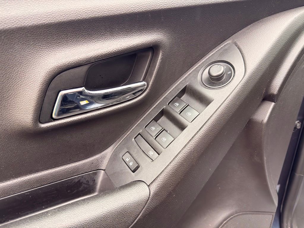 Used 2018 Chevrolet Trax LT w/ Driver Confidence Package image 24