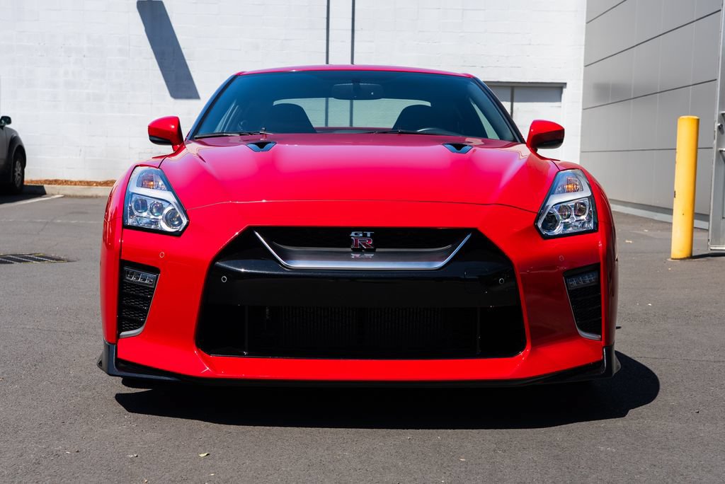 Used 2020 Nissan GT-R Premium w/ Premium Interior Package AWD/4WD image 2