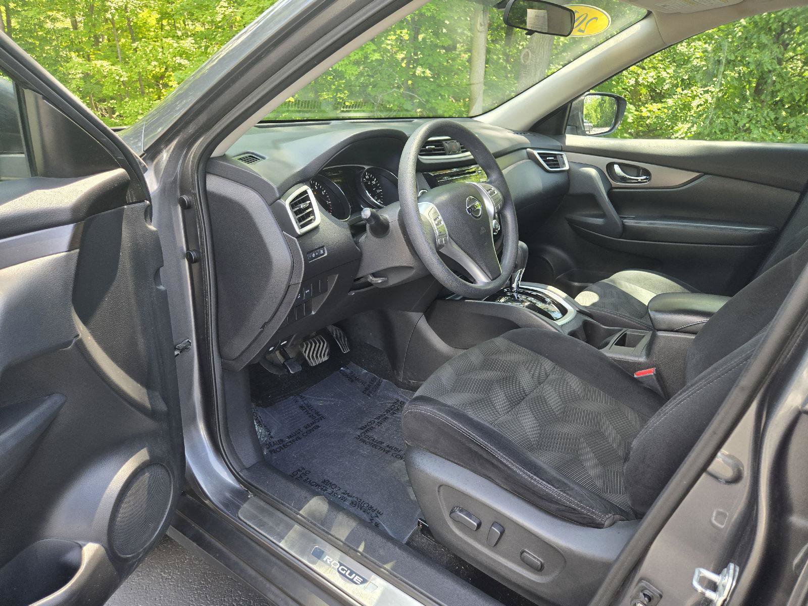 Used 2015 Nissan Rogue SV w/ SV Moonroof Package FWD image 11