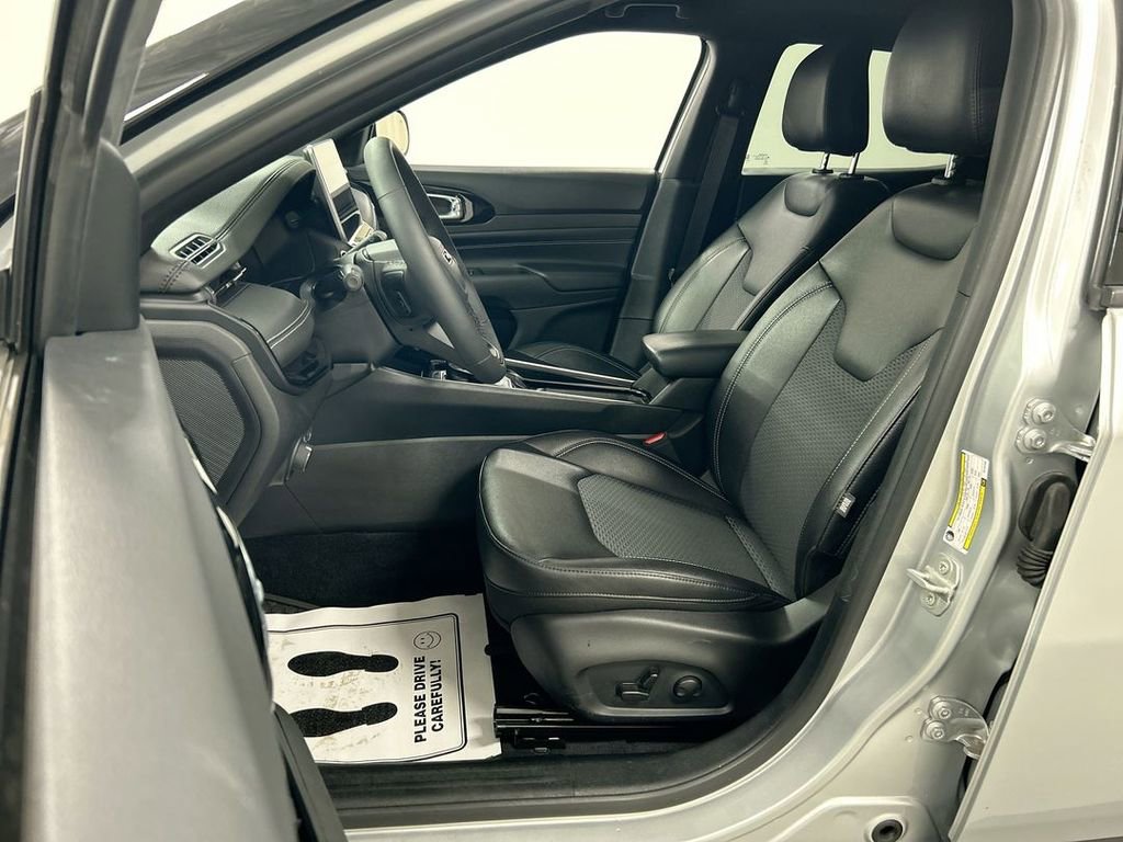 Used 2024 Jeep Compass Latitude w/ Convenience Group image 9