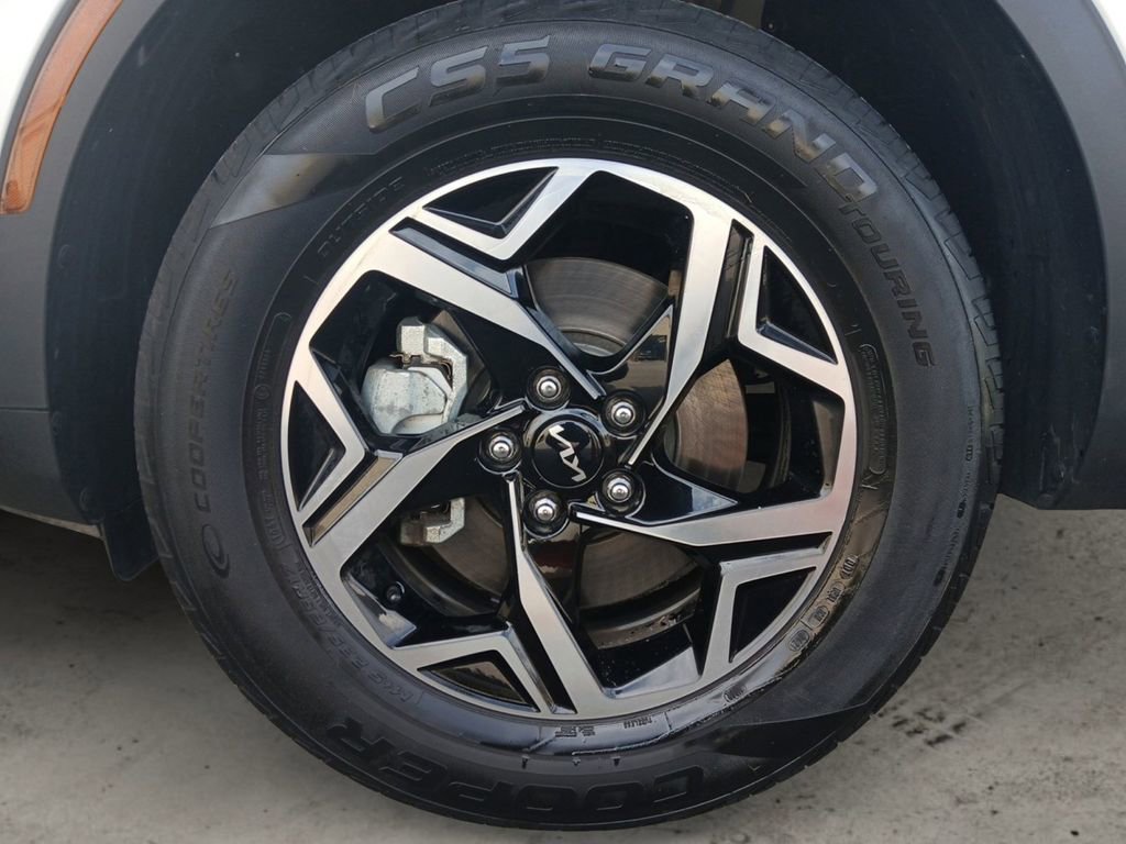 Used 2024 Kia Sportage LX image 14