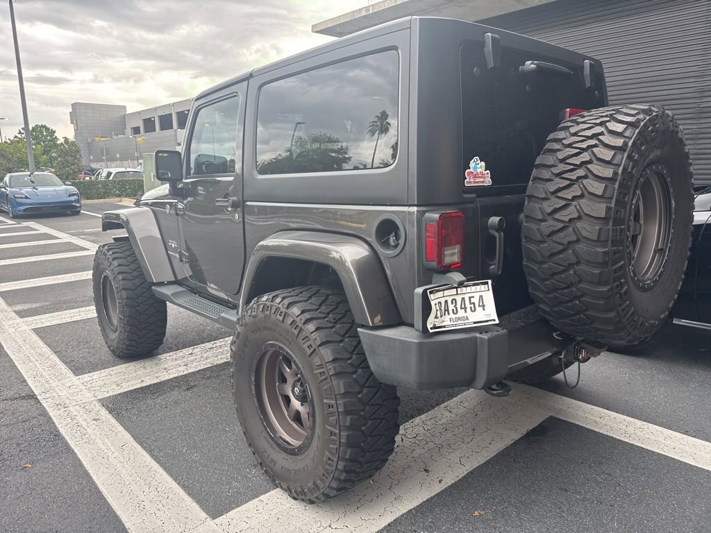 Used 2018 Jeep Wrangler Sahara w/ Connectivity Group AWD/4WD image 3