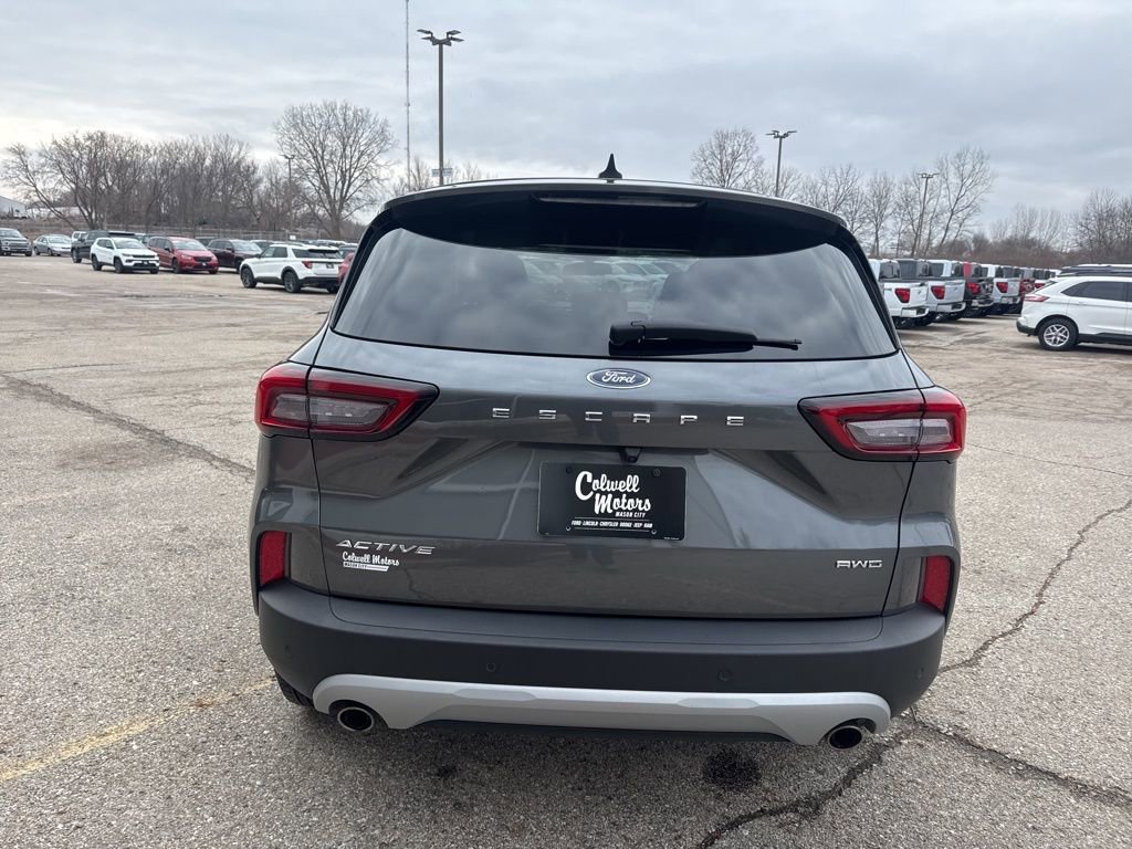 Used 2023 Ford Escape Active w/ Tech Pack #2 AWD/4WD image 3