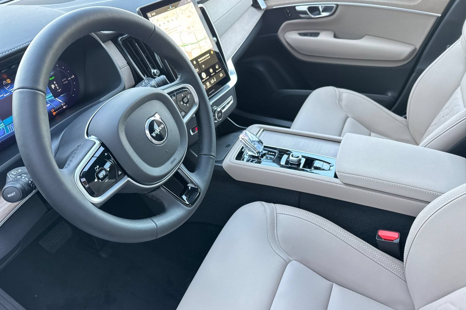 Used 2026 Volvo XC90 T8 Plus w/ Protection Package Premier AWD/4WD image 9