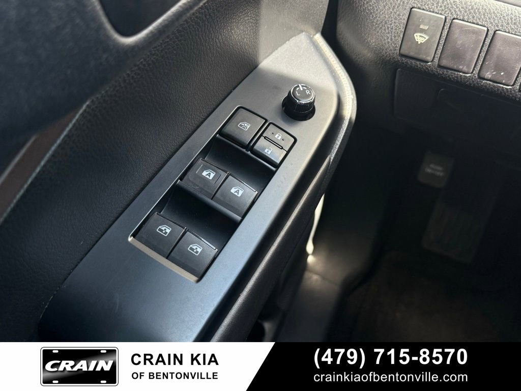 Used 2016 Toyota Highlander XLE FWD image 11