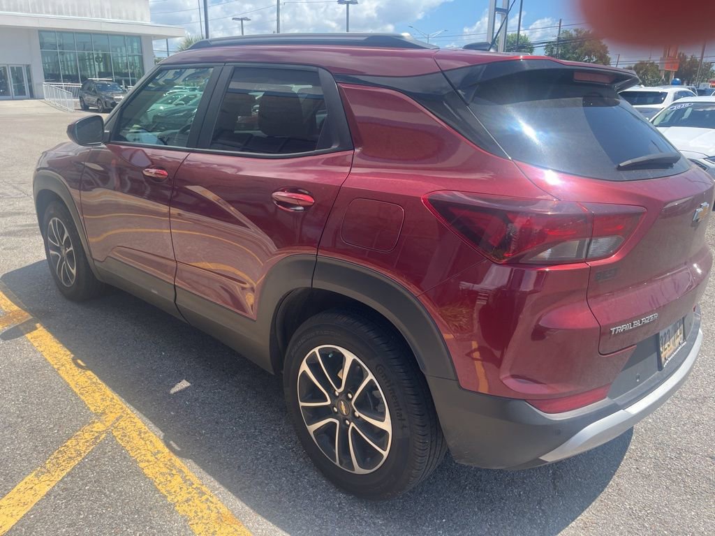 Certified 2024 Chevrolet TrailBlazer LT w/ Driver Confidence Package FWD image 3