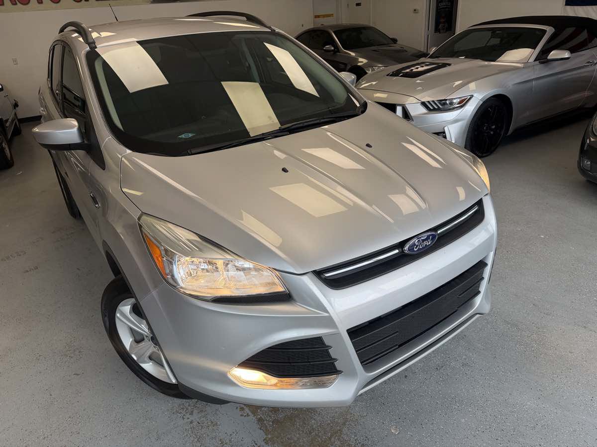 Used 2016 Ford Escape SE w/ SE Leather Comfort Package FWD image 9
