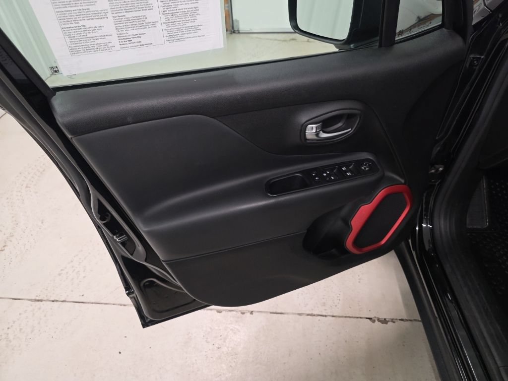 Used 2017 Jeep Renegade Trailhawk AWD/4WD image 11