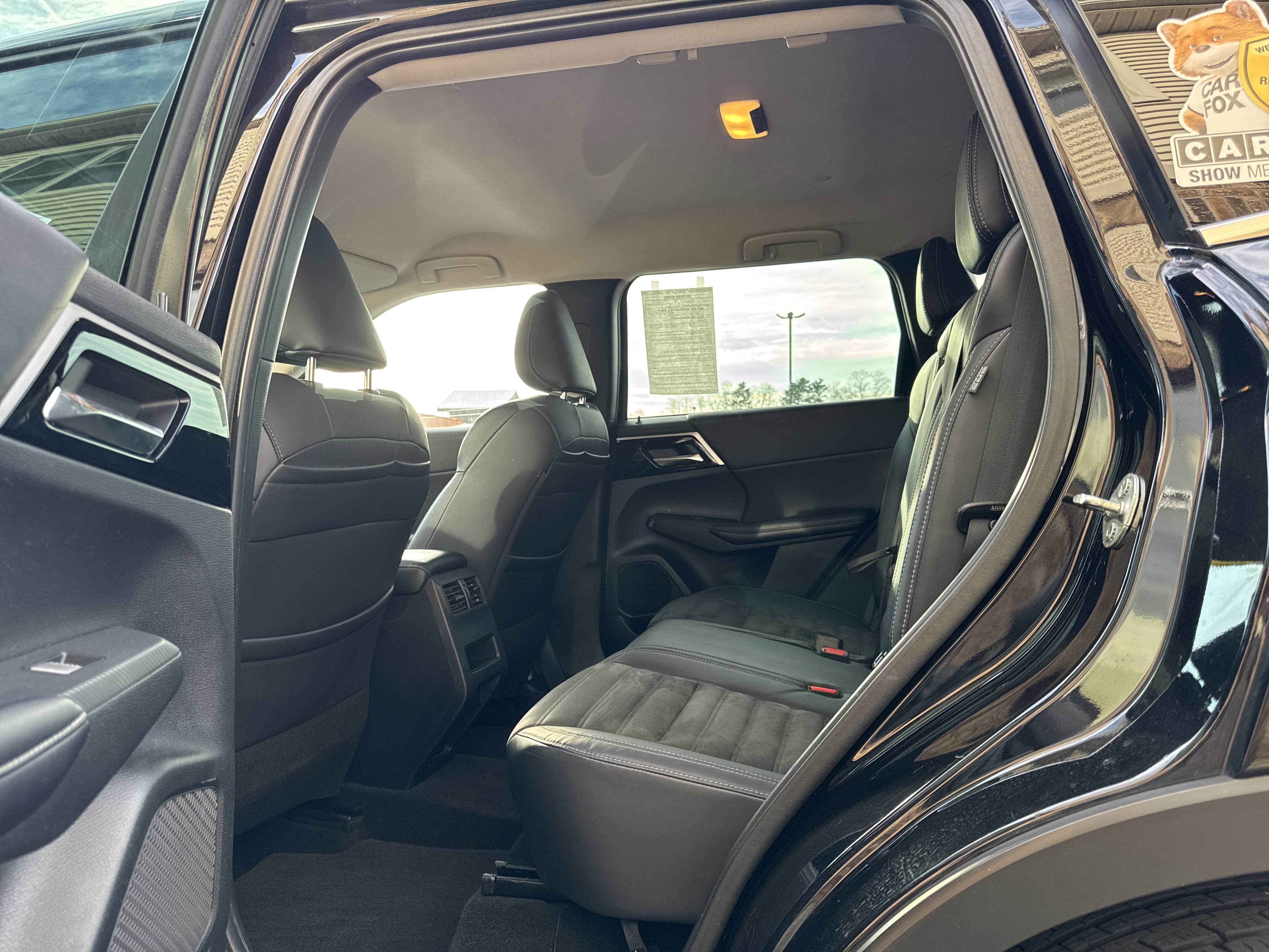 Used 2022 Mitsubishi Outlander SE image 10