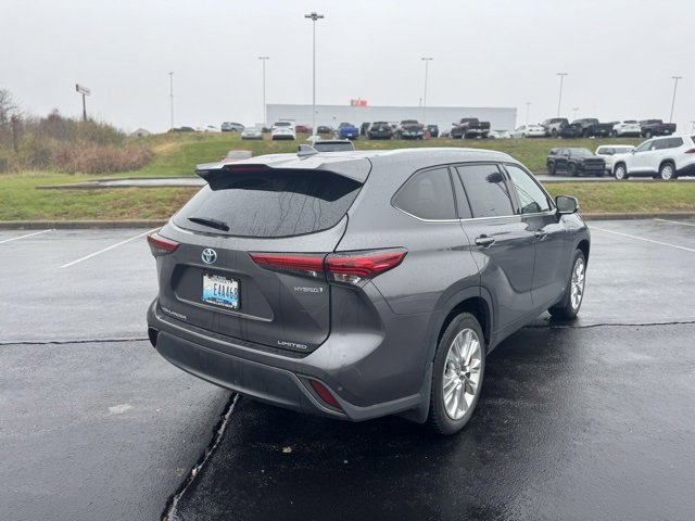 Used 2023 Toyota Highlander Limited image 3