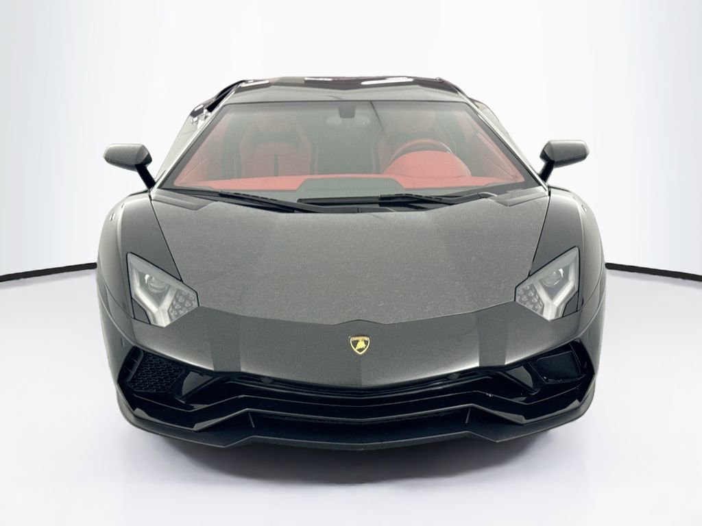 Used 2018 Lamborghini Aventador S image 2