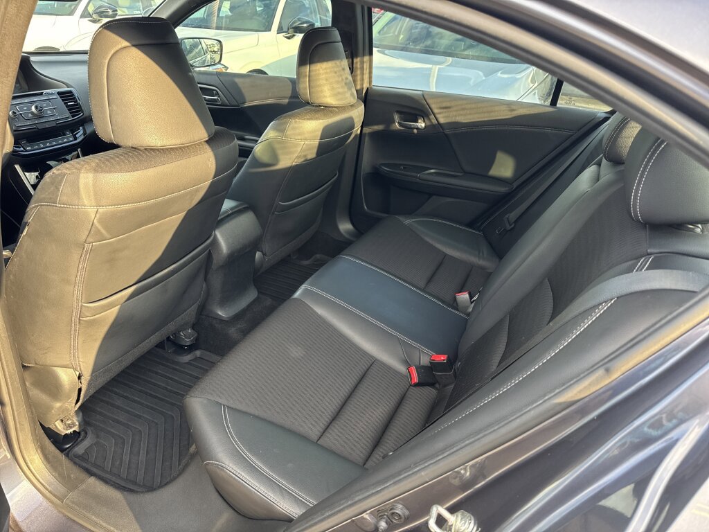 Used 2017 Honda Accord Sport image 9