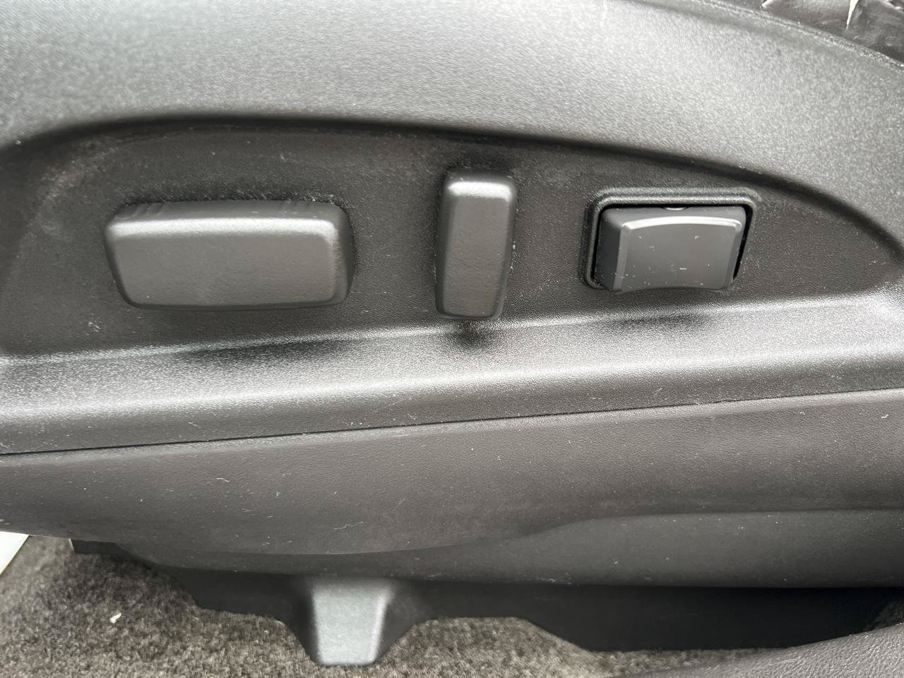 Used 2011 Chevrolet Equinox LTZ w/ Spring Special Package FWD image 21