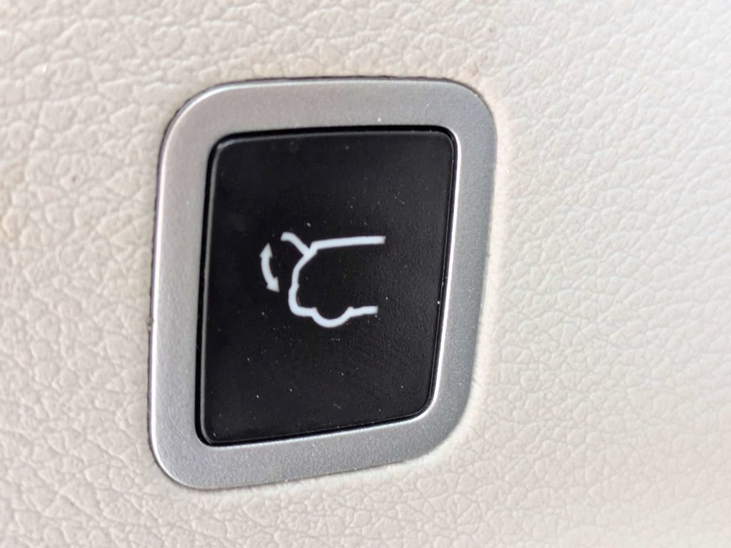 Used 2024 Chrysler Pacifica Touring-L FWD image 14