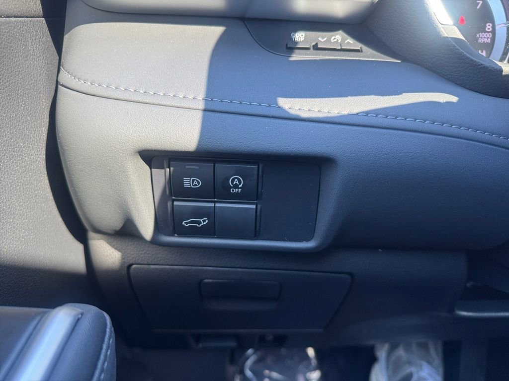 Used 2026 Toyota Highlander XLE image 24