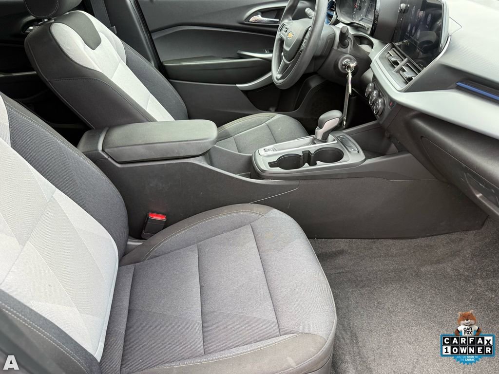 Used 2025 Chevrolet Trax LS image 26
