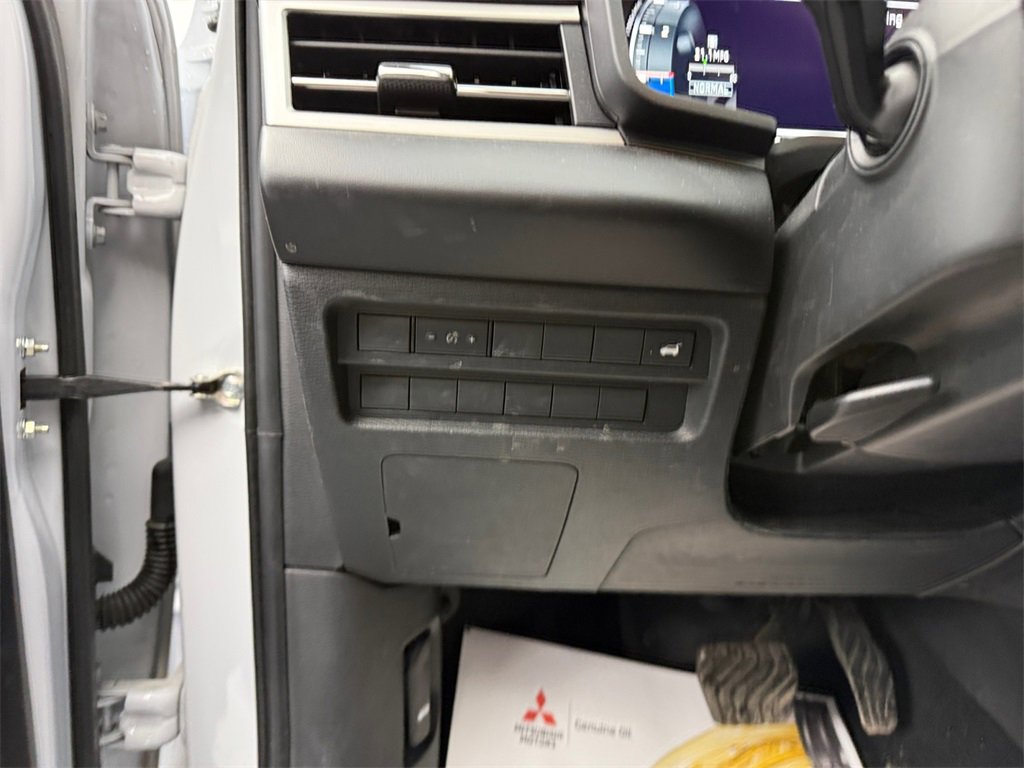 Used 2023 Mitsubishi Outlander SEL Black Edition image 29