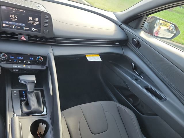 Used 2025 Hyundai Elantra Sport image 16
