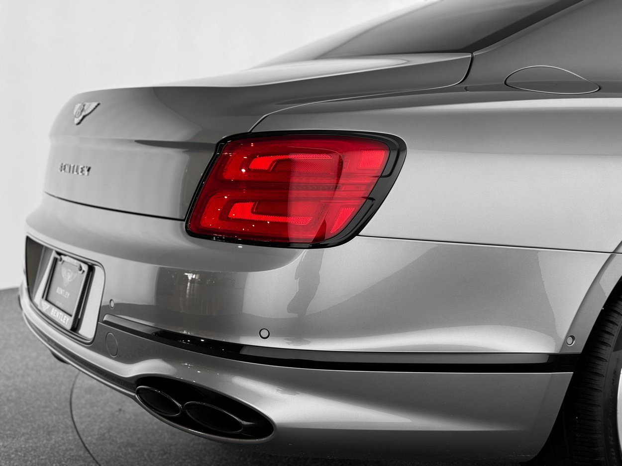 Used 2023 Bentley Flying Spur Azure image 49