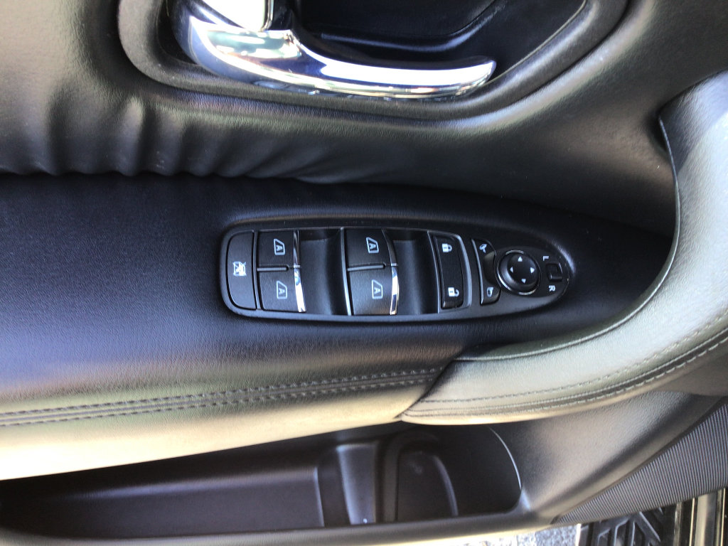 Used 2023 Nissan Armada SL AWD/4WD image 5