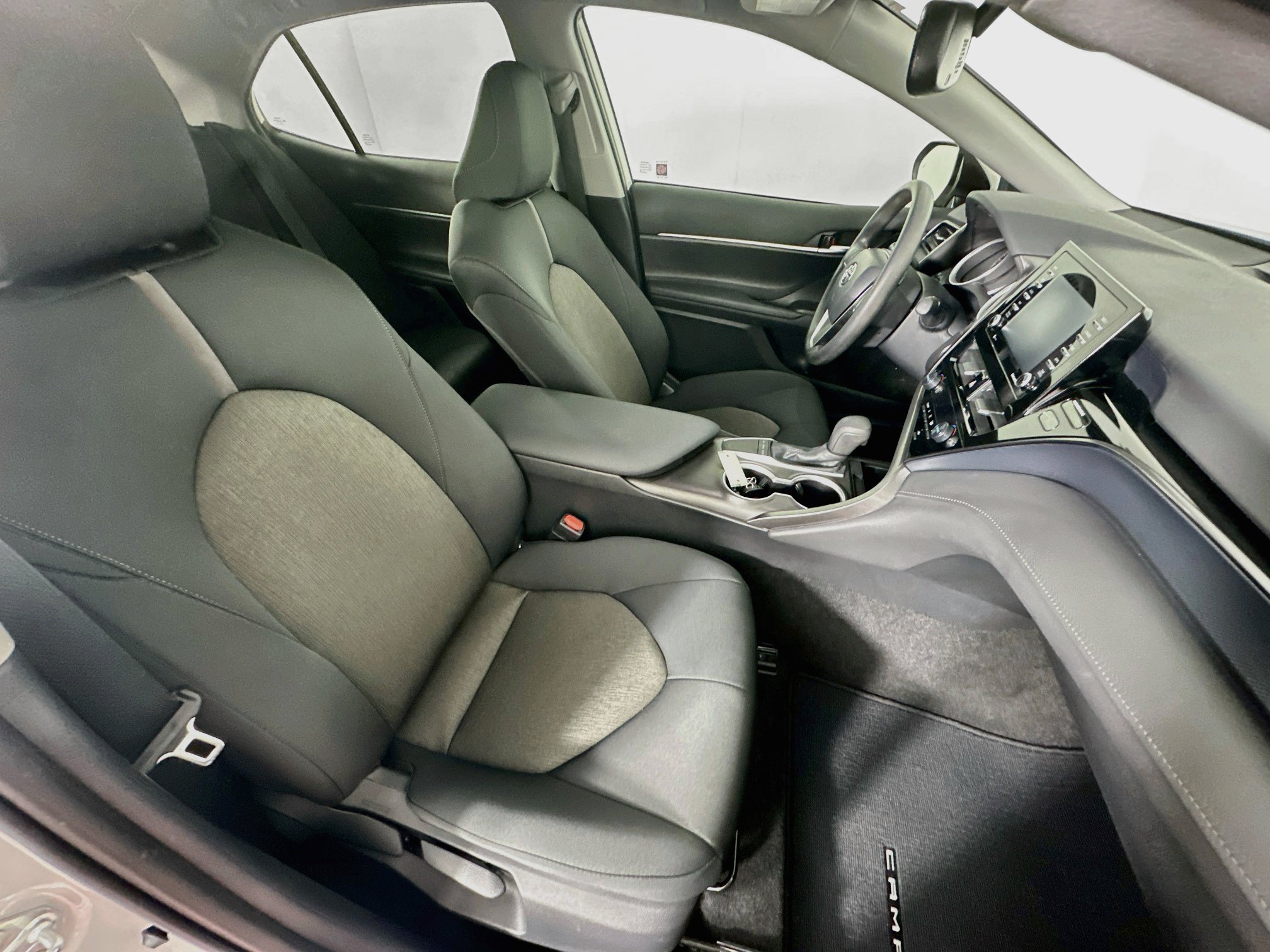 Used 2024 Toyota Camry LE w/ Convenience Package FWD image 31