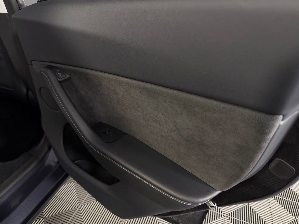 Used 2024 Tesla Model Y Long Range image 30