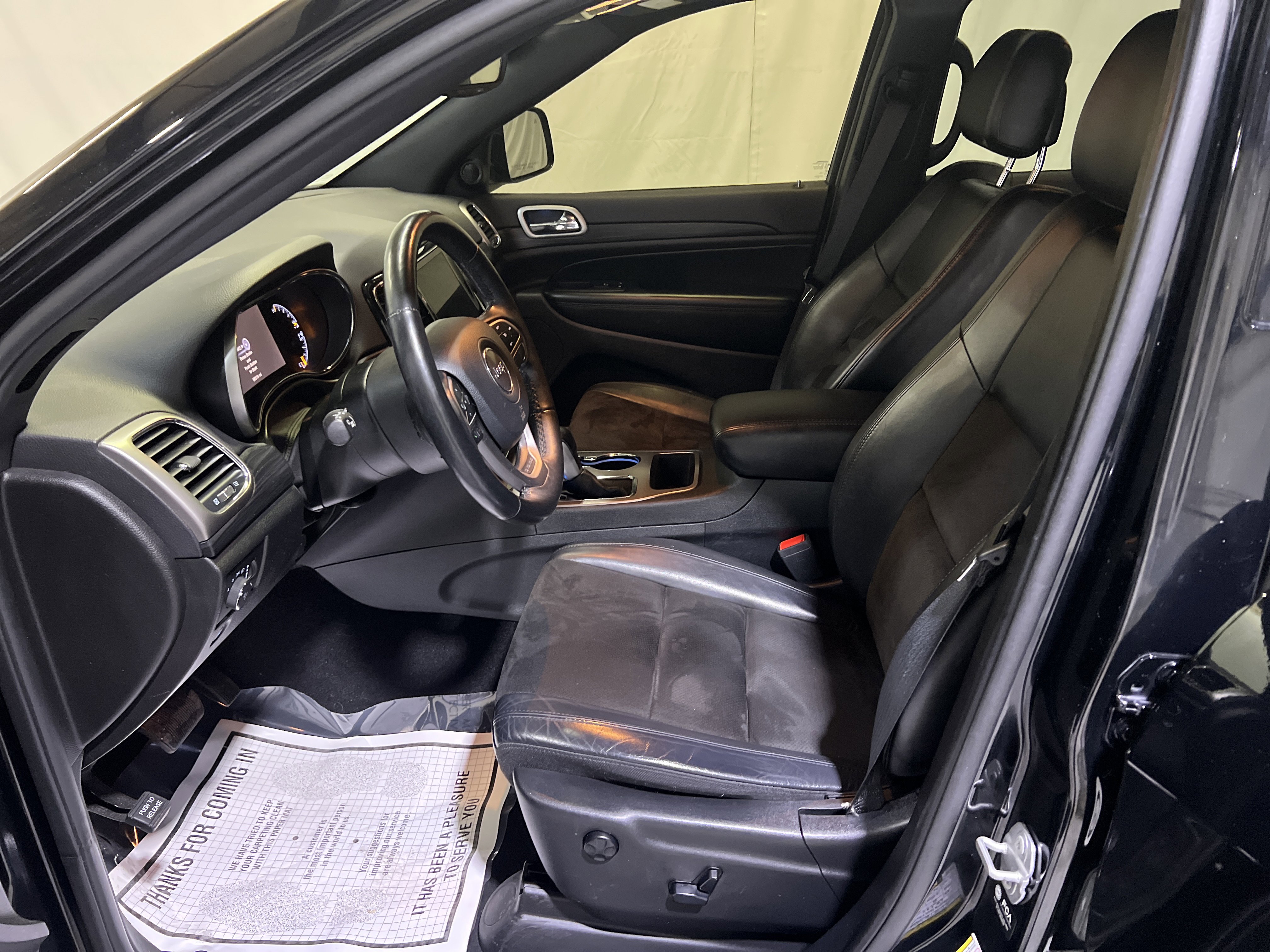 Used 2021 Jeep Grand Cherokee Laredo X AWD/4WD image 18