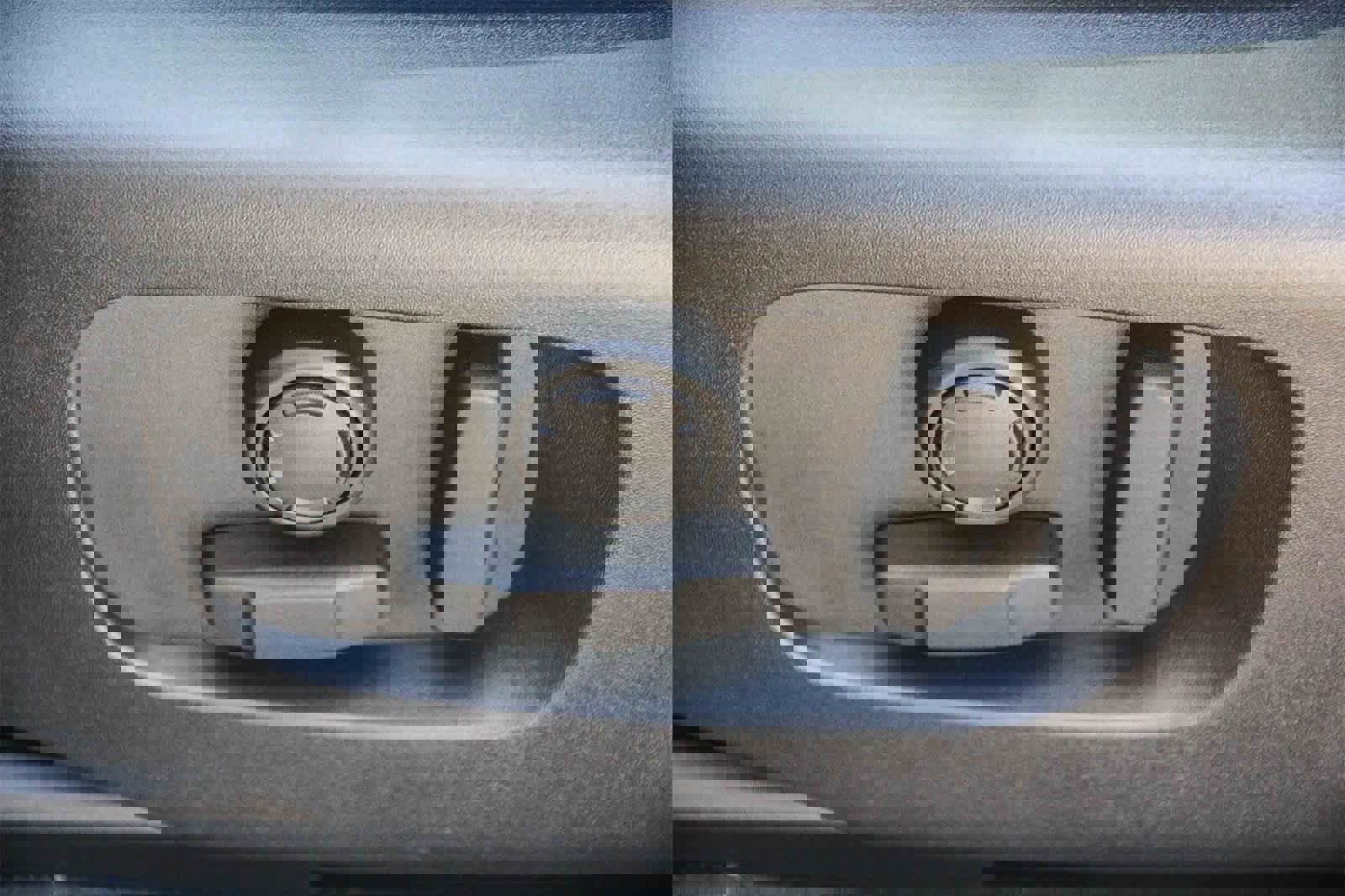 New 2026 Land Rover Range Rover Velar Dynamic SE image 13