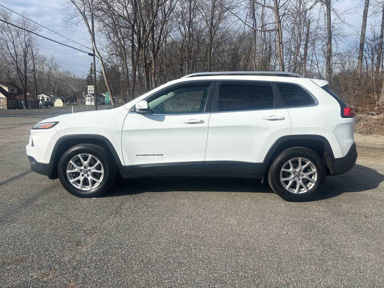 Used 2016 Jeep Cherokee Latitude w/ Cold Weather Group image 2