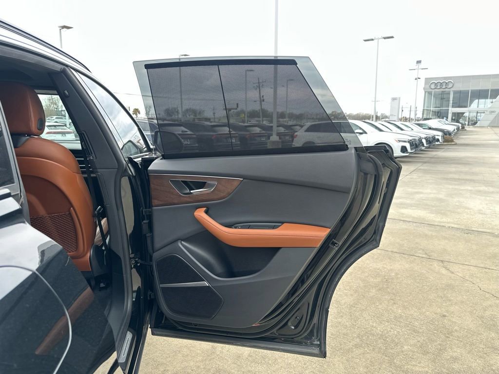 Used 2025 Audi Q8 Prestige image 30