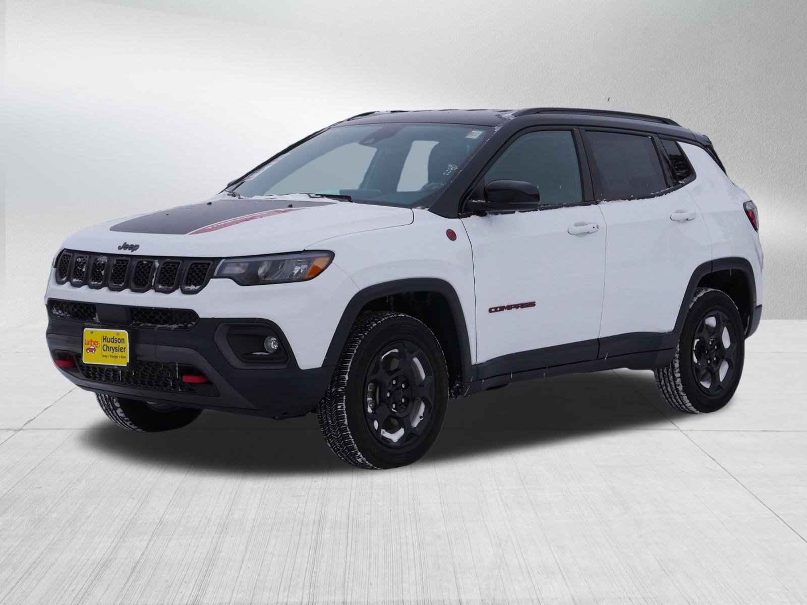 Used 2023 Jeep Compass Trailhawk image 3