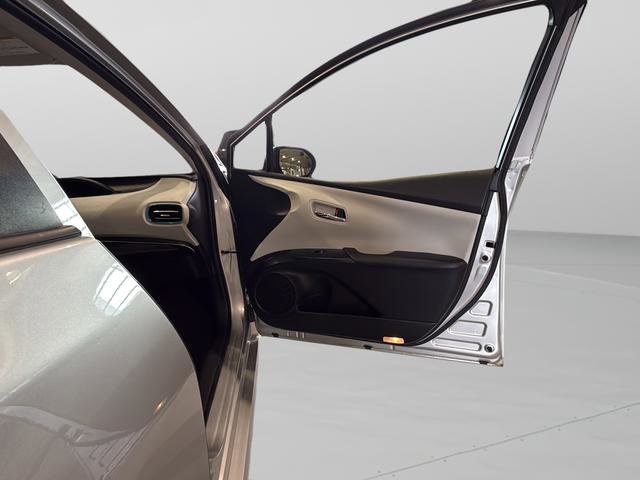 Used 2017 Toyota Prius Three image 37
