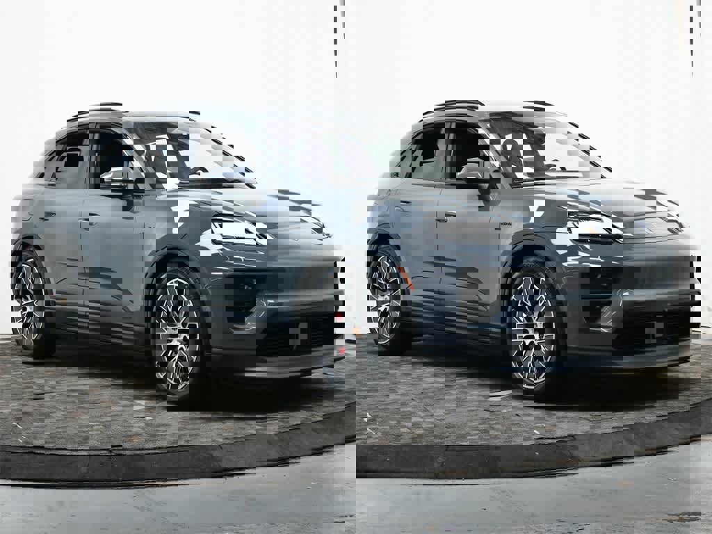 New 2025 Porsche Macan 4S Electric image 9