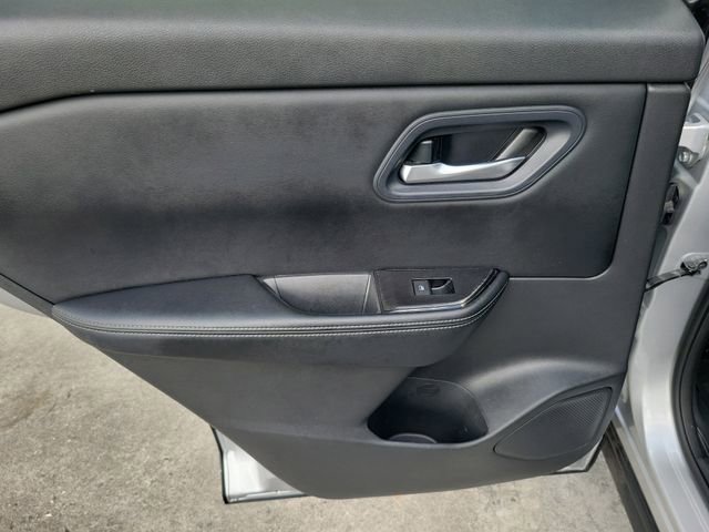 Used 2024 Nissan Rogue SV image 7