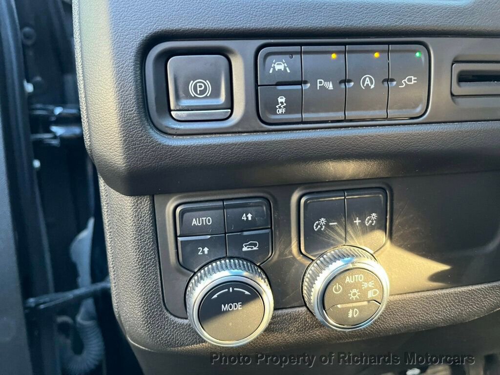 Used 2022 GMC Yukon XL SLE image 13