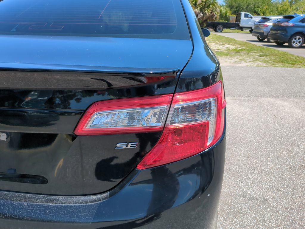 Used 2014 Toyota Camry SE FWD image 11