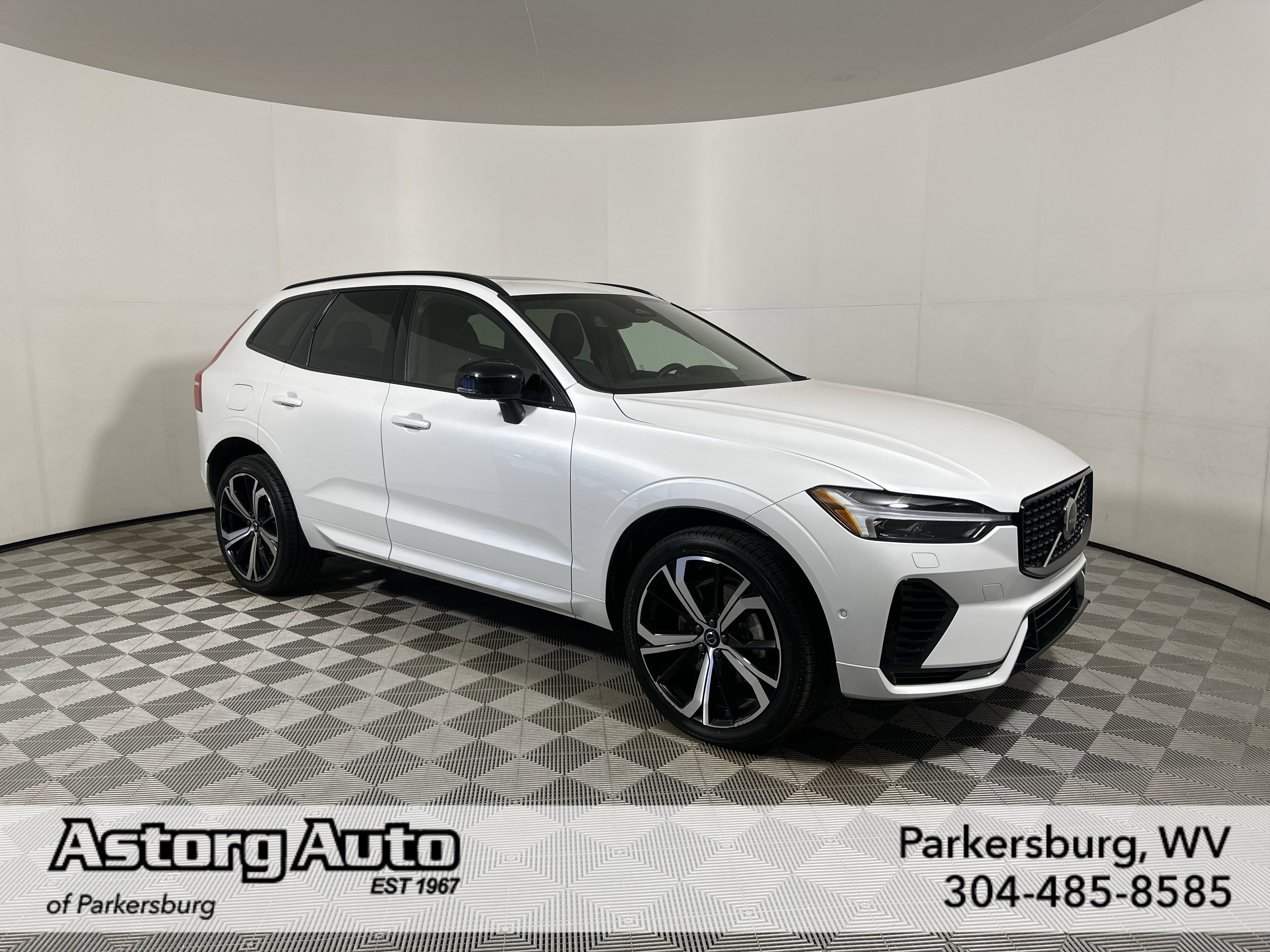 Used 2022 Volvo XC60 T8 R-Design w/ Advanced Package