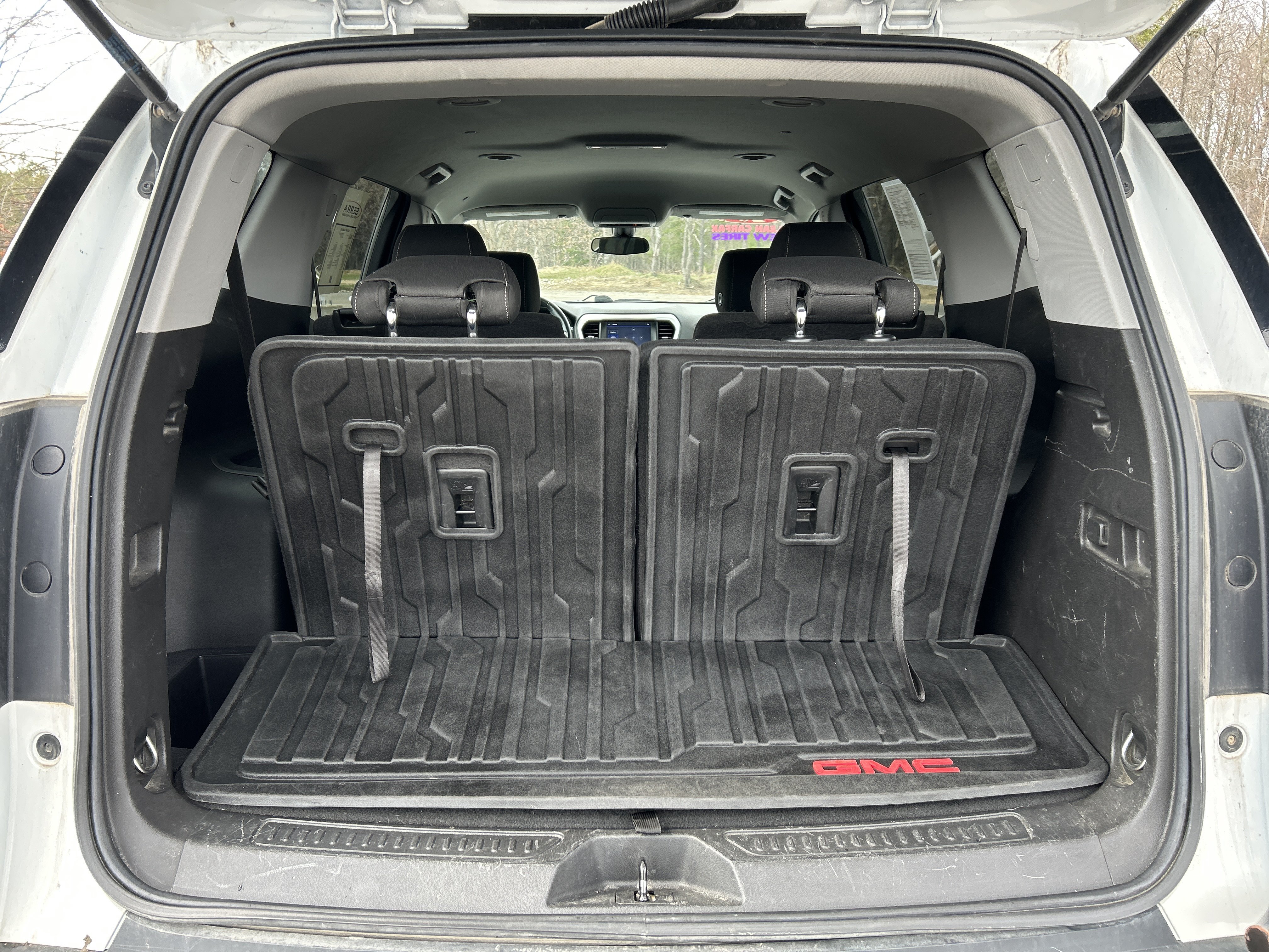 Used 2020 GMC Acadia SLE w/ LPO, Floor Liner Package FWD image 11