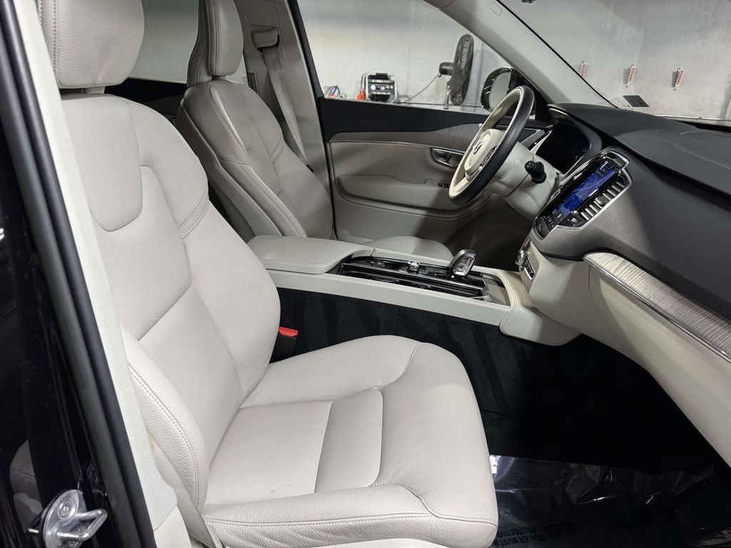 Used 2023 Volvo XC90 B6 Plus AWD/4WD image 19
