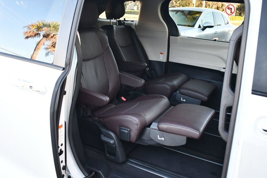 Used 2024 Toyota Sienna Platinum image 23