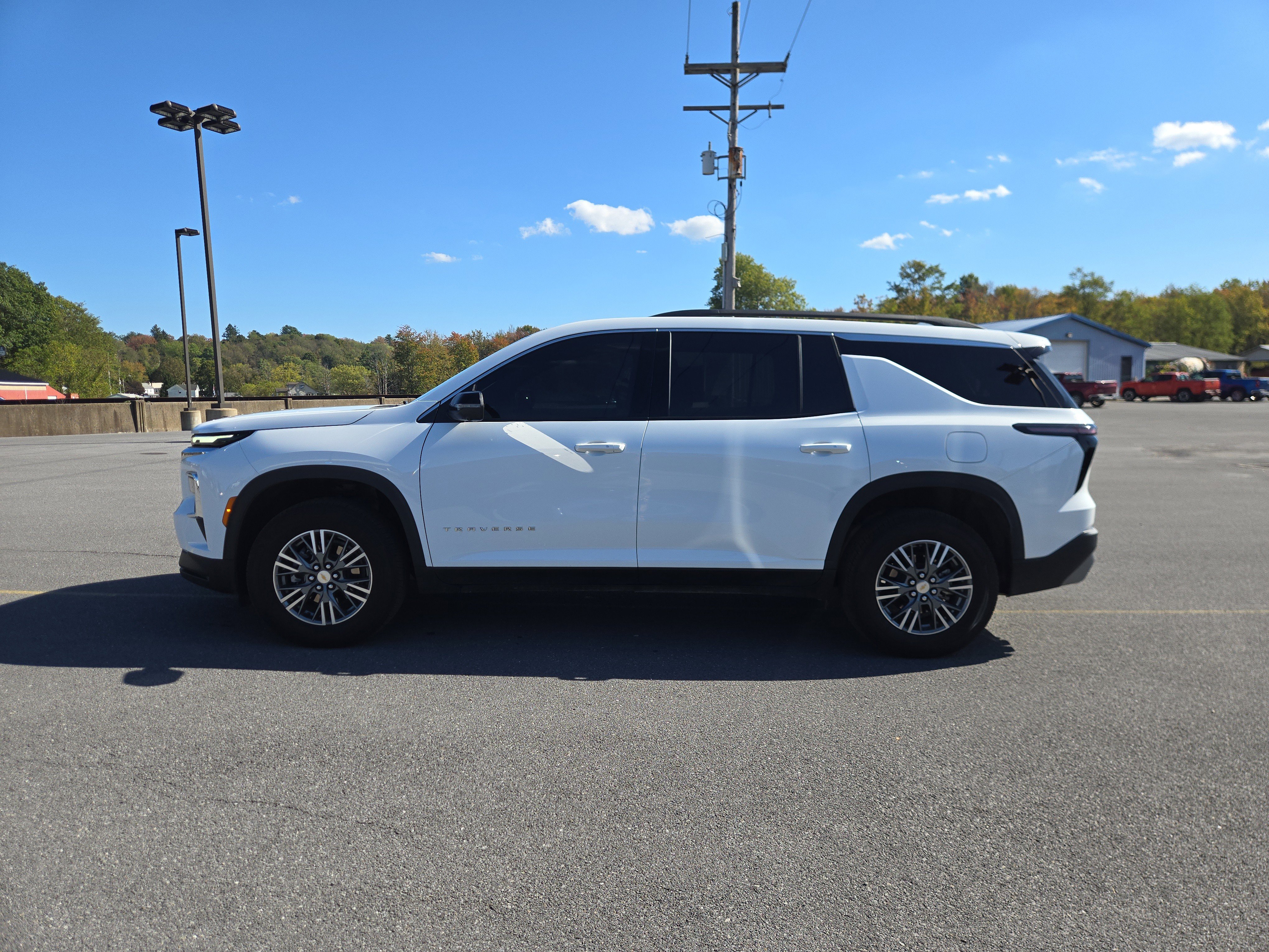 Used 2024 Chevrolet Traverse LT image 7