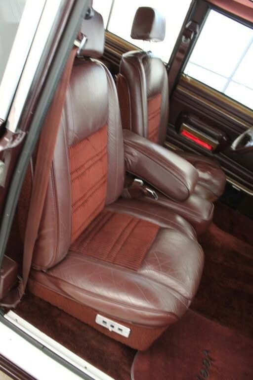 Used 1989 Jeep Grand Wagoneer image 25