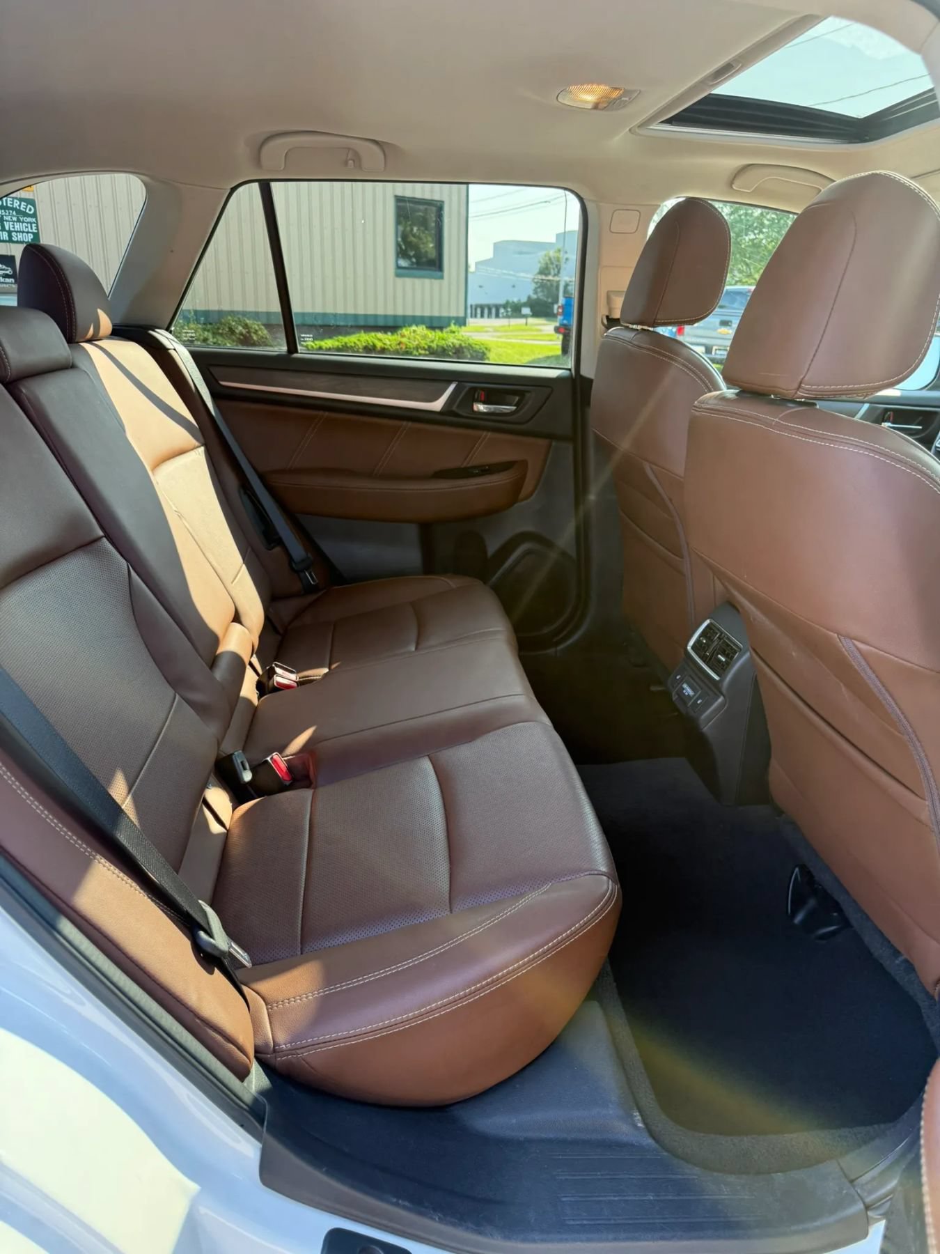 Used 2018 Subaru Outback 3.6R Touring AWD/4WD image 19