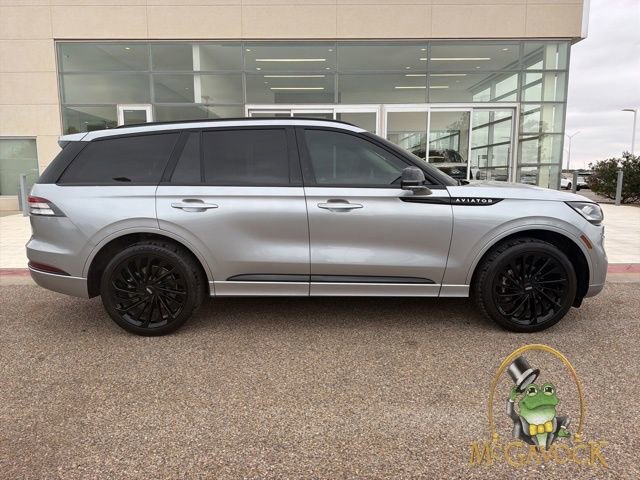 Used 2023 Lincoln Aviator Reserve w/ Equipment Group 201A AWD/4WD image 3